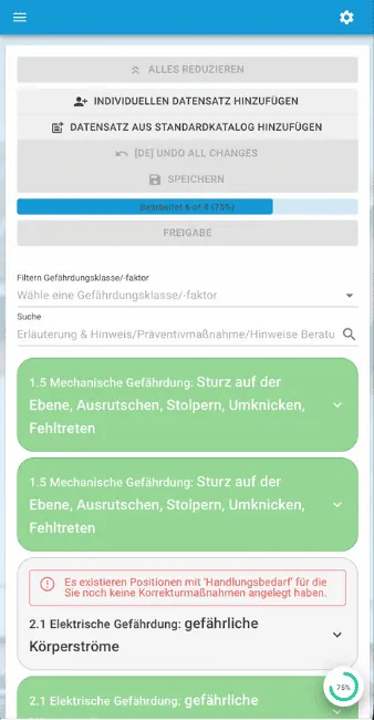 Gefährdungen bewerten: Karten in Ampelfarben mit Bearbeitungsfortschritt
